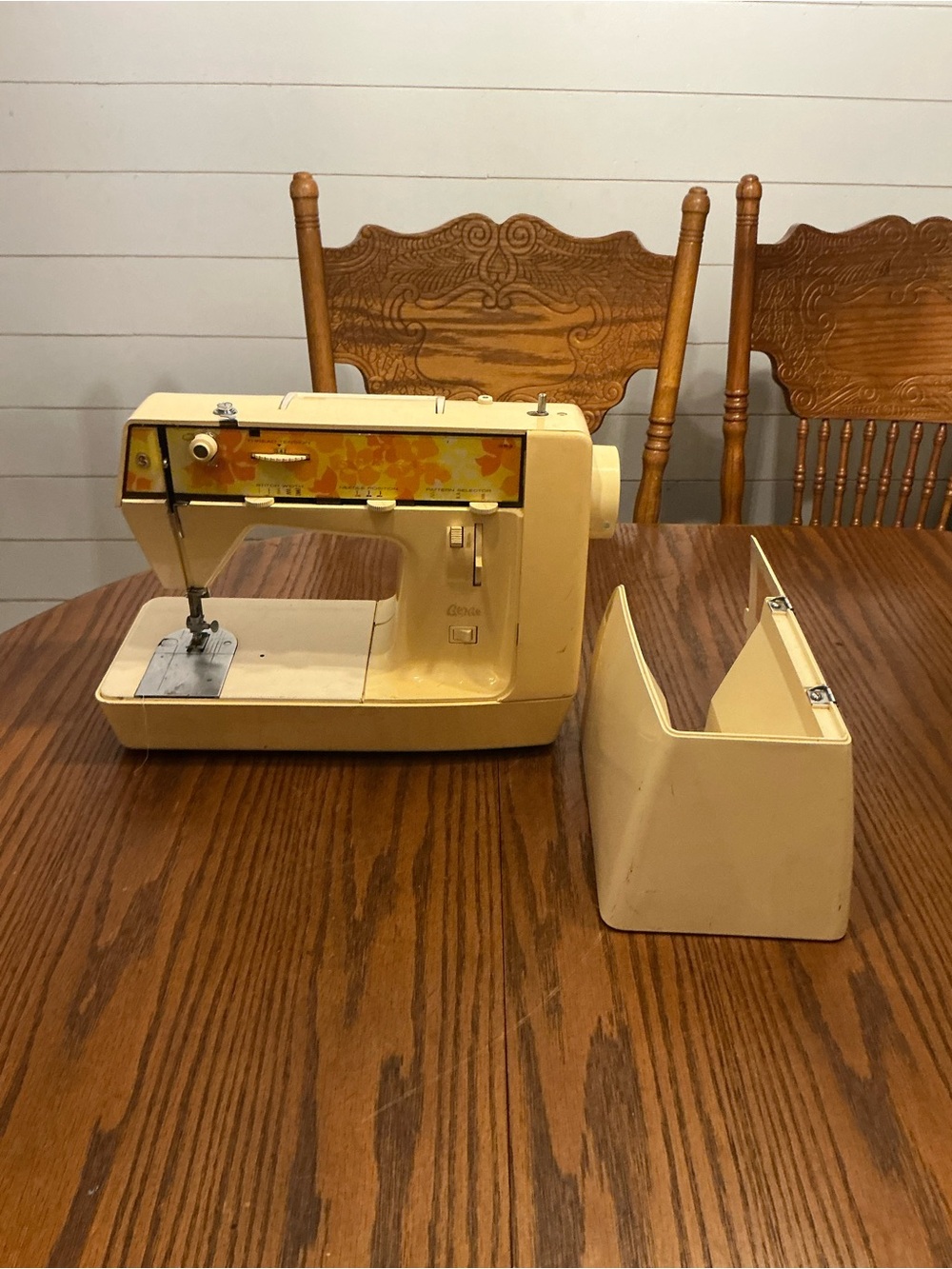 Vintage Singer Genie 353 Sewing Machine Portable Cream Orange Floral UNTESTED
